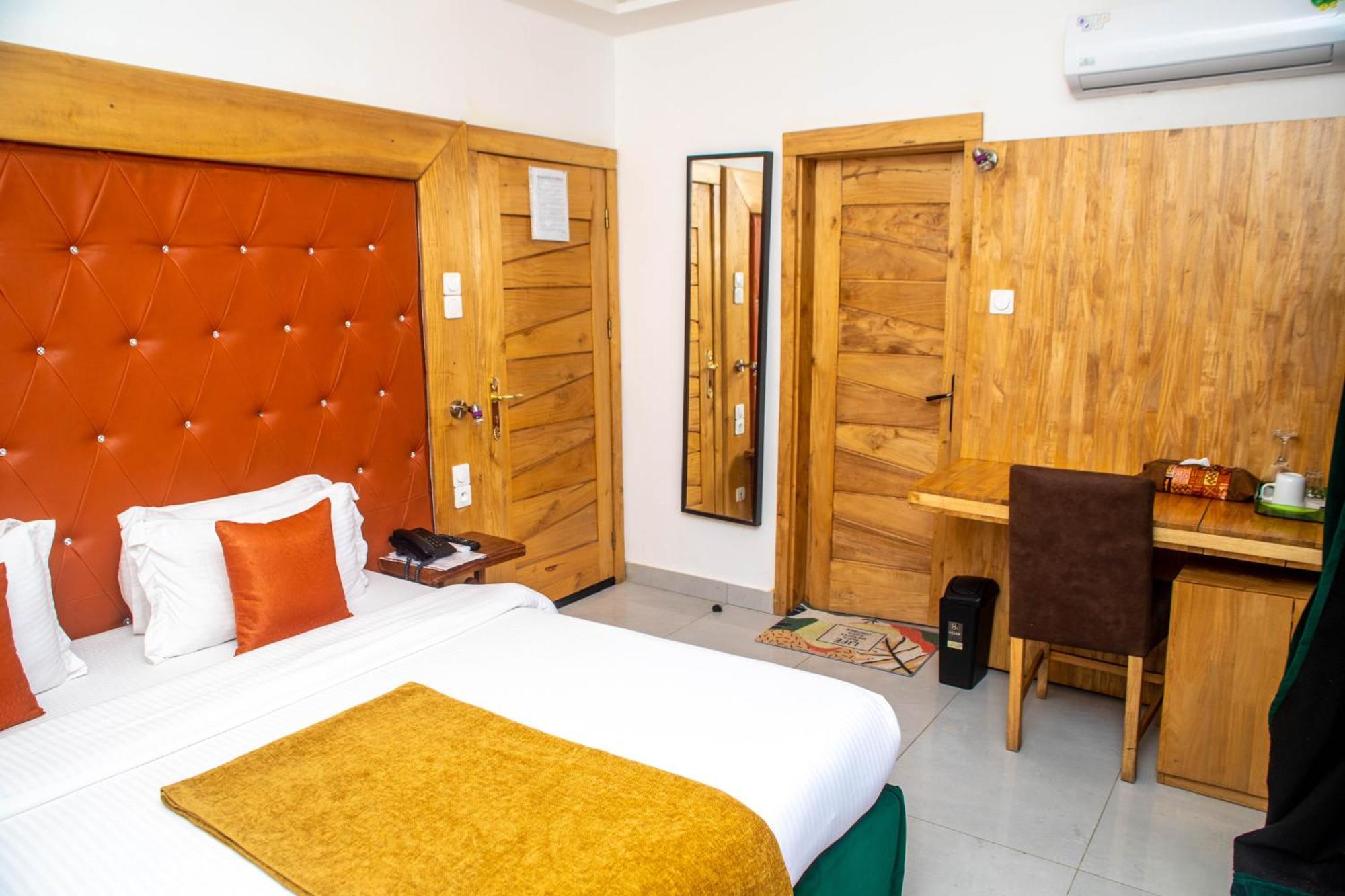 Hotel Les Orchidees โกโตนู ภายนอก รูปภาพ